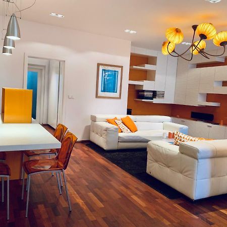 Luxury Apartment In The Center Of Прага Экстерьер фото