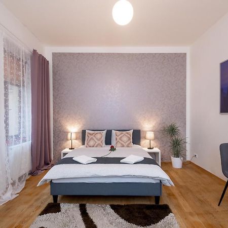 Luxury Apartment In The Center Of Прага Экстерьер фото