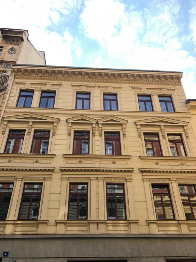 Luxury Apartment In The Center Of Прага Экстерьер фото
