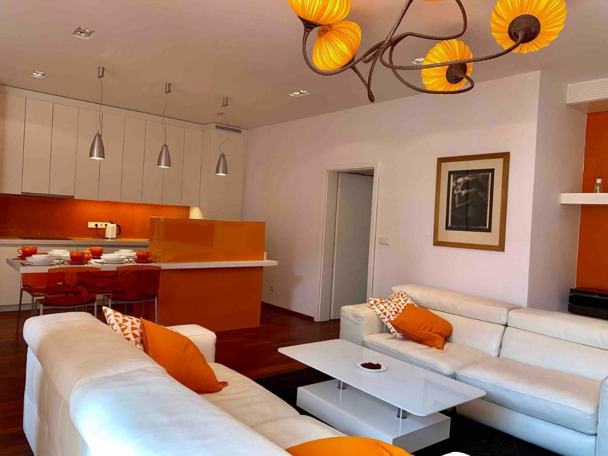 Luxury Apartment In The Center Of Прага Экстерьер фото