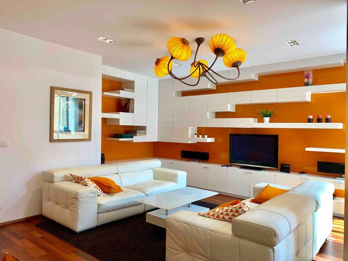 Luxury Apartment In The Center Of Прага Экстерьер фото