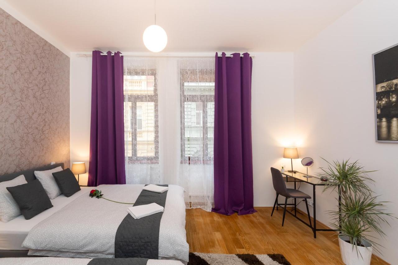 Luxury Apartment In The Center Of Прага Экстерьер фото