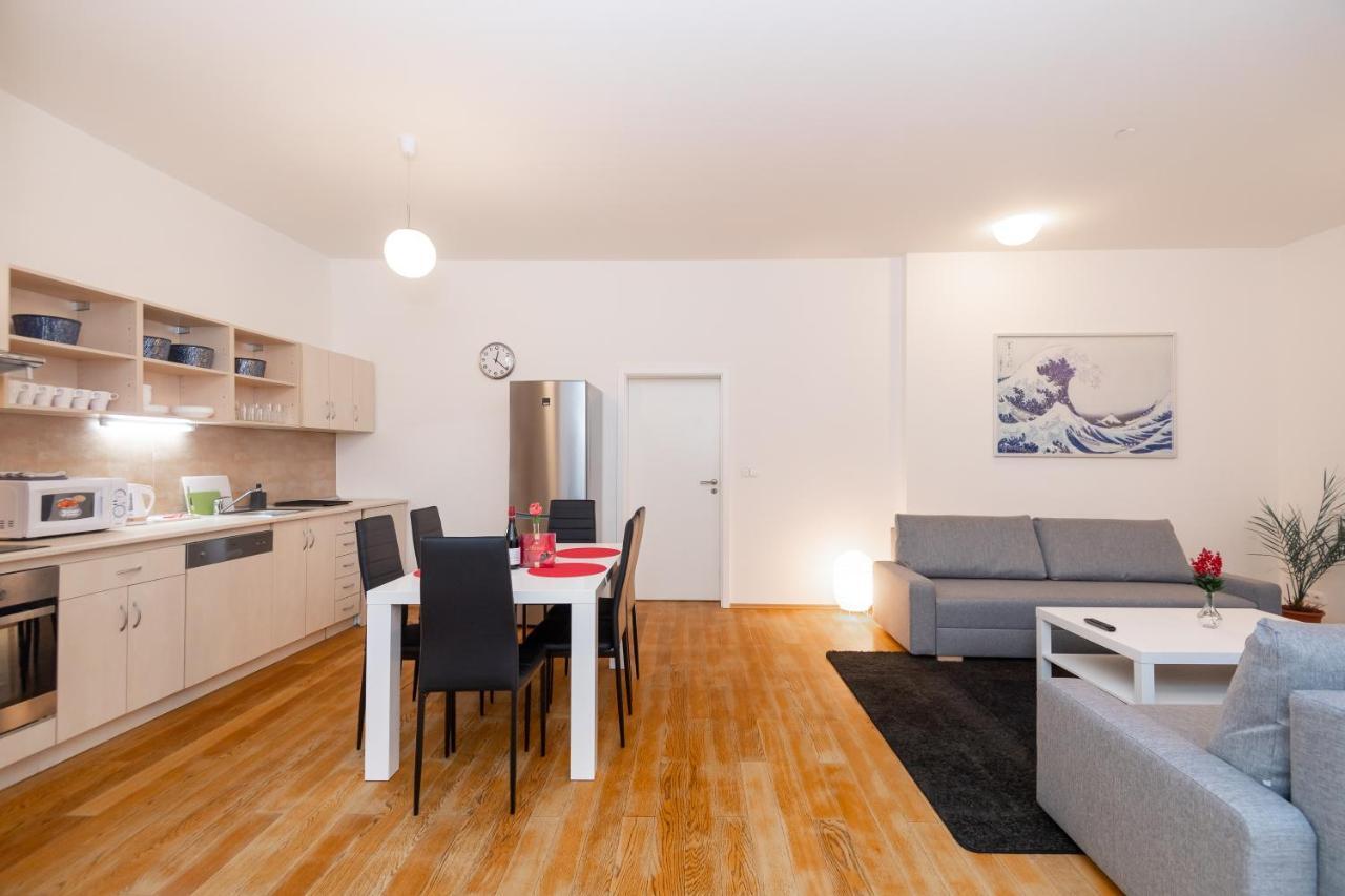 Luxury Apartment In The Center Of Прага Экстерьер фото