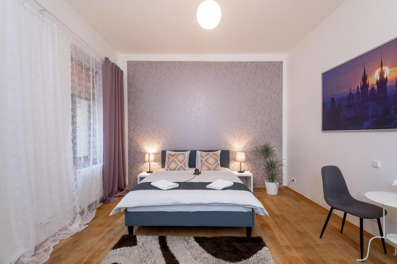 Luxury Apartment In The Center Of Прага Экстерьер фото