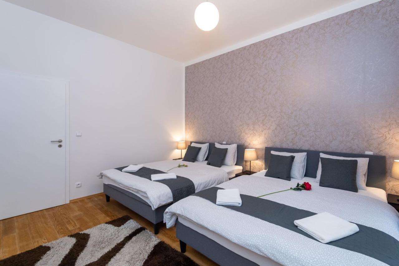 Luxury Apartment In The Center Of Прага Экстерьер фото